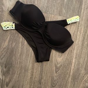 Victoria’s Secret bikini
